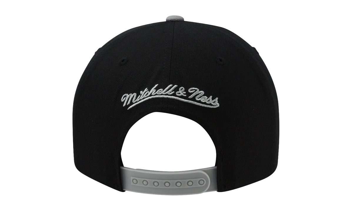 NBA XL Logo 2-Tone Snapback "San Antonio Spurs - Black" NM04ZMTC5SPURS