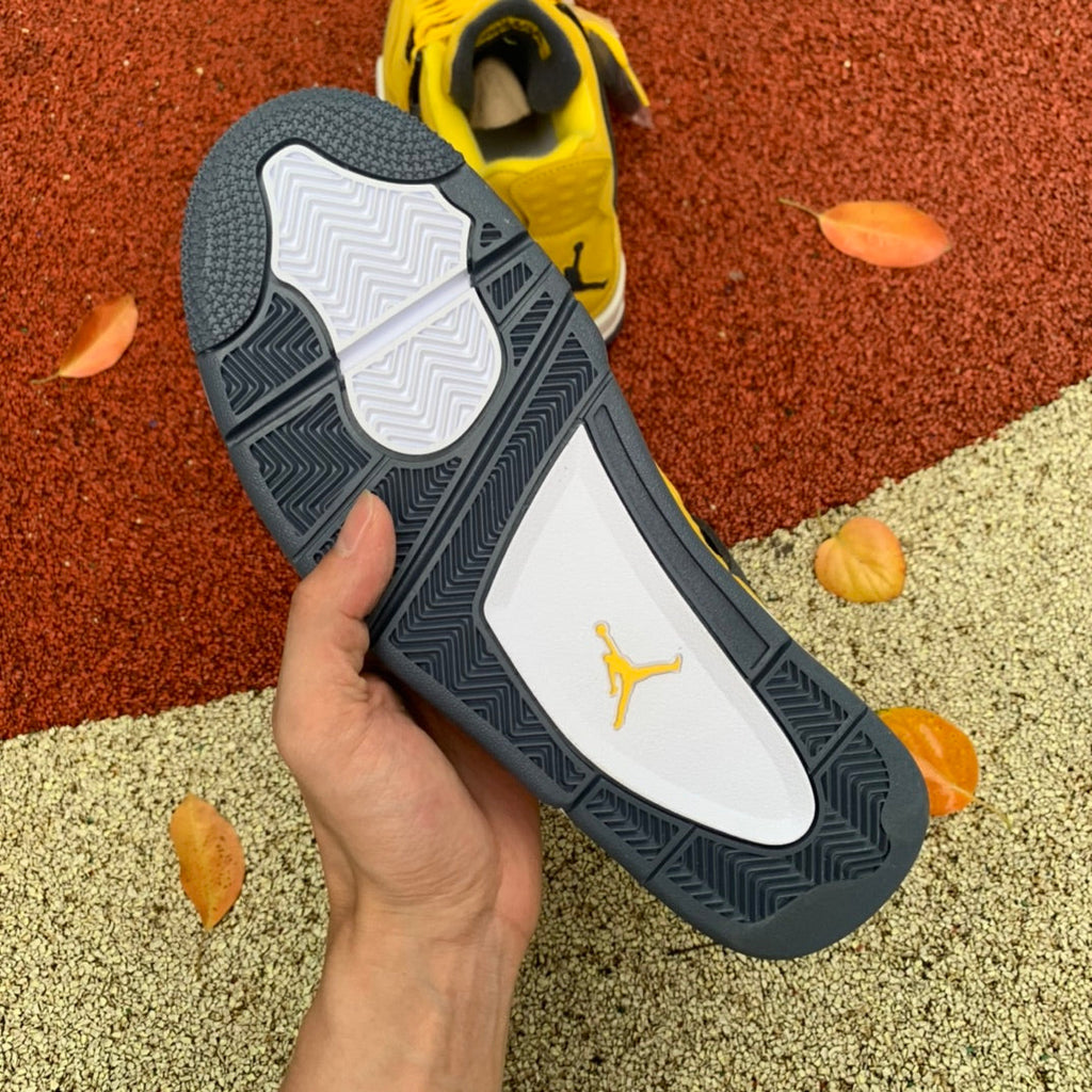 4 Retro Lightning (2021)