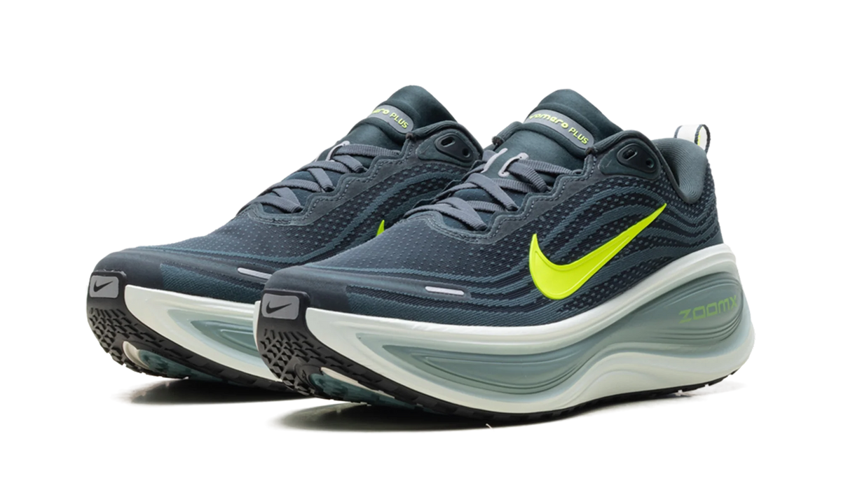 Vomero Plus "Seaweed Volt Green Haze" HV8150 300