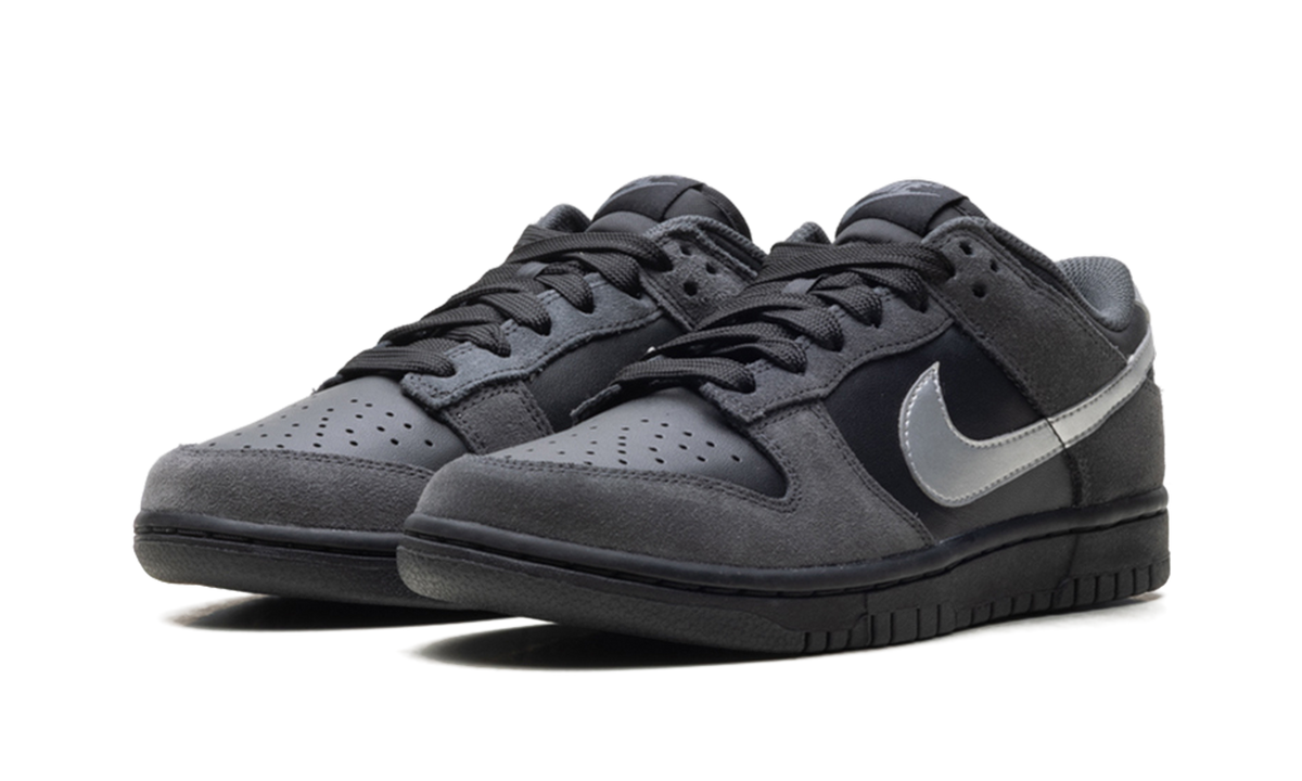 Dunk Low WMNS"Anthracite/ Metallic Silver" II7636 001