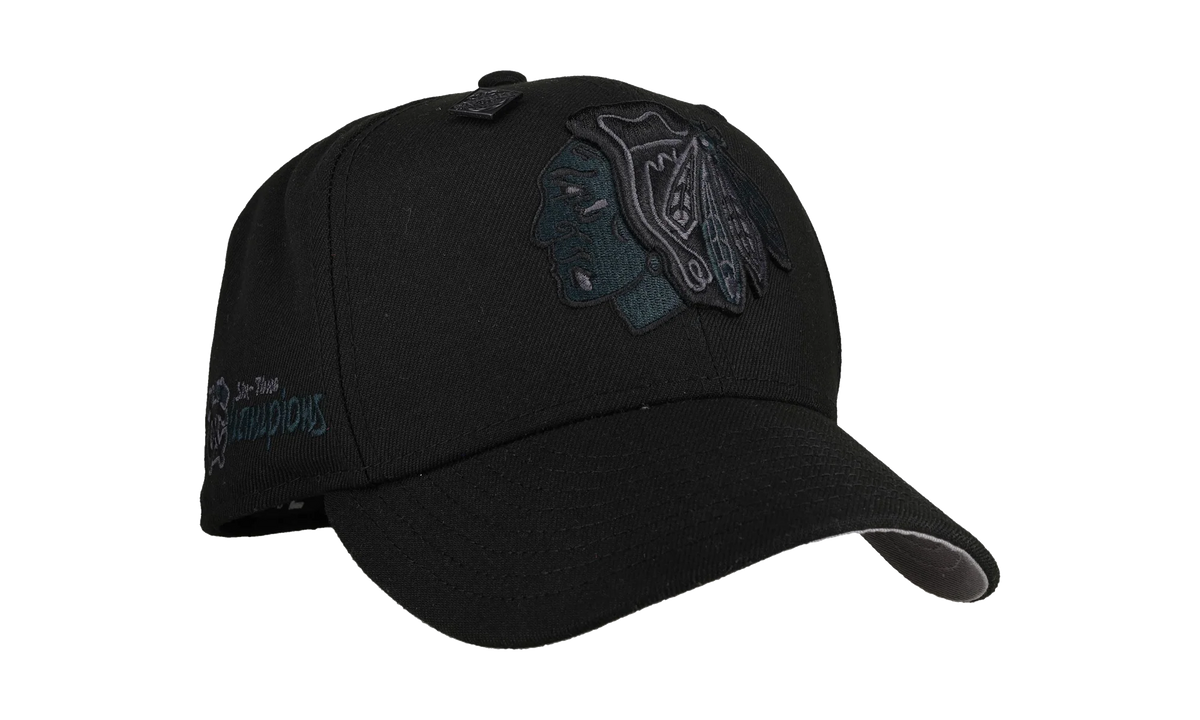 59FIFTY Chicago Black Hawks Six Time Champions Fitted Hat "Blackout" NE429