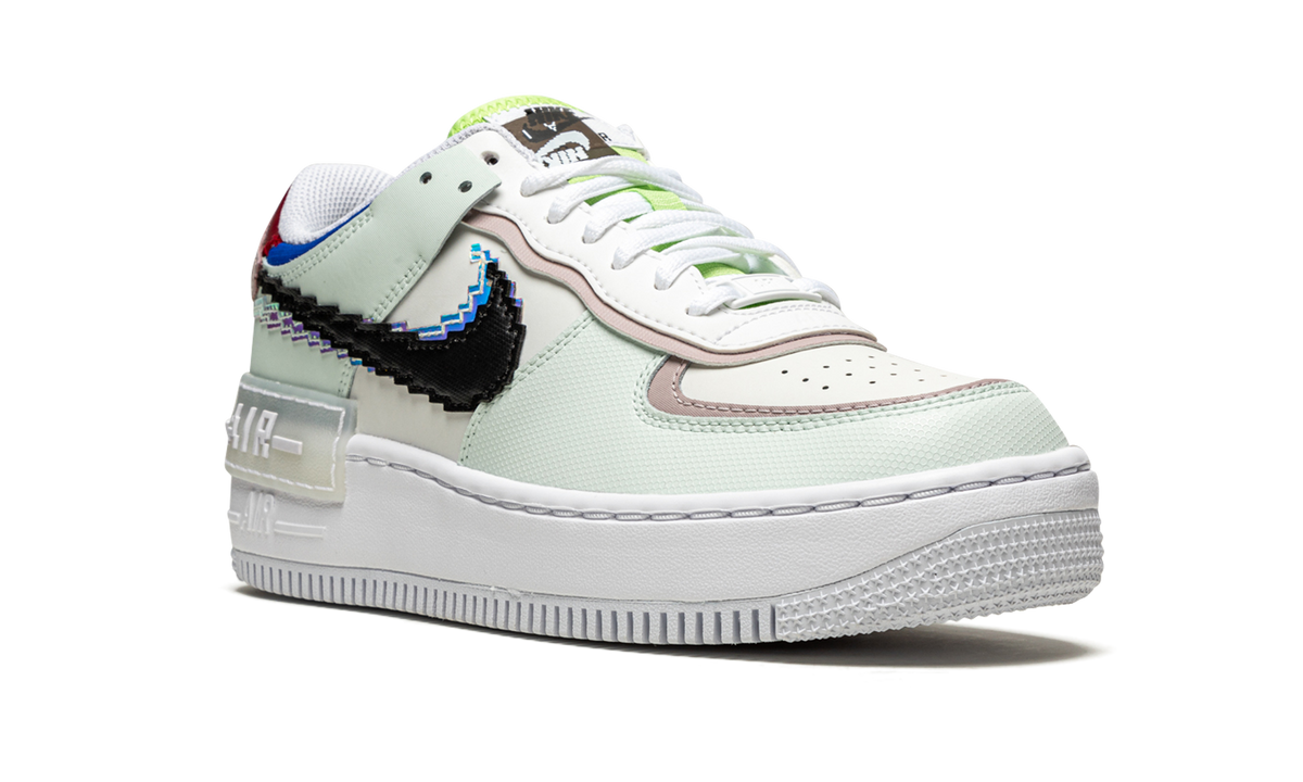 AF1 SHADO SE WMNS"Pixel Swoosh" CV8480 300
