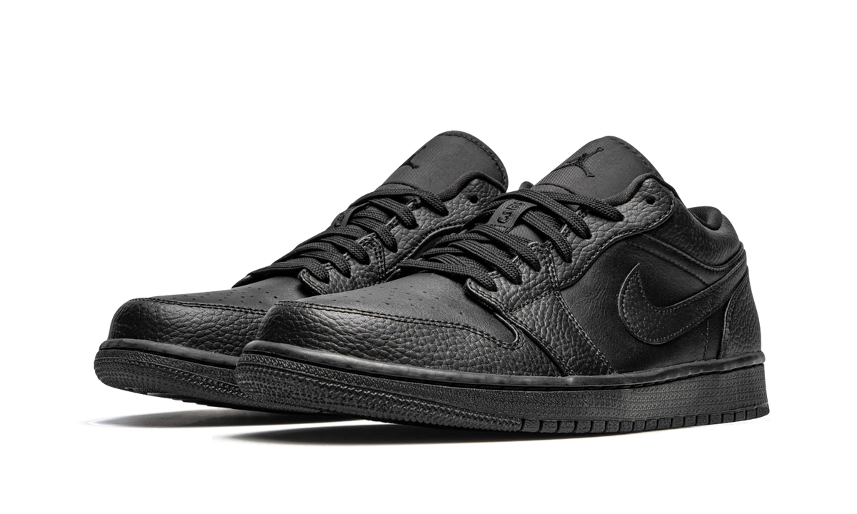 1 Low "Triple Black" 553558 091