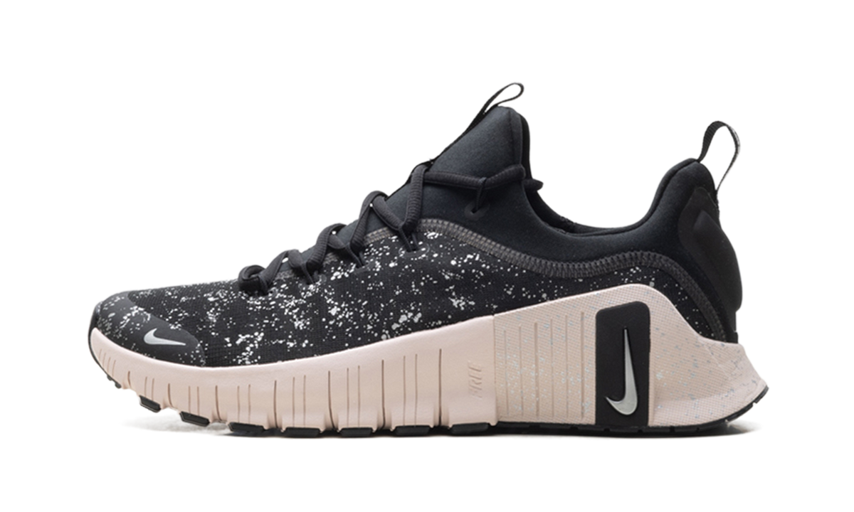 Free Metcon 6 SE WMNS"Black Silt Red" HV2017 001