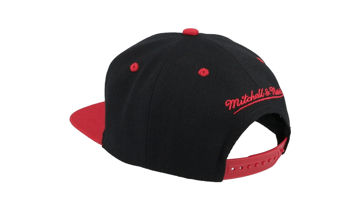 NBA Text Stack 1 Snapback Cap "Chicago Bulls - Black" HS8542 CBUBLCK